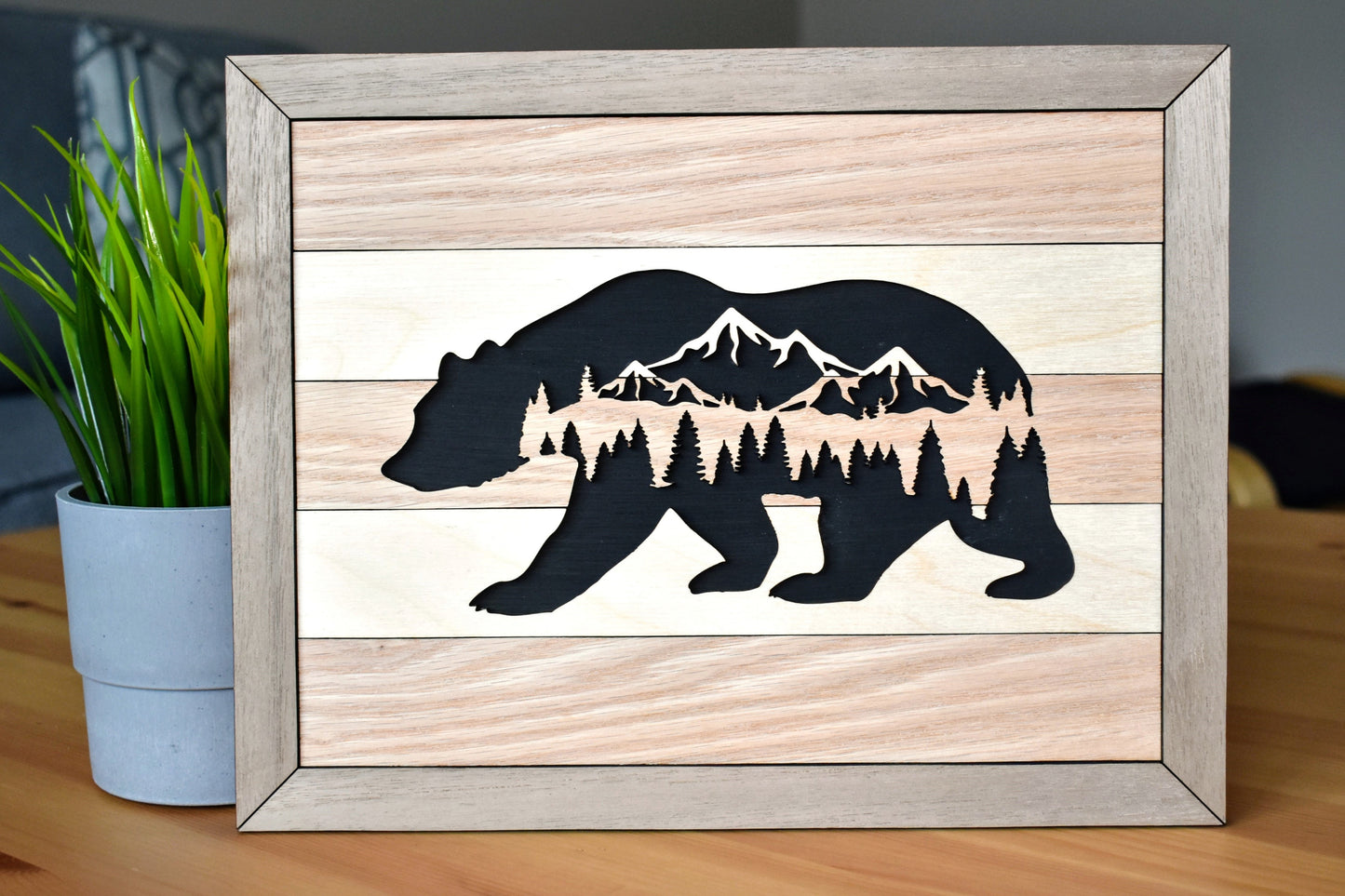 Alternating Wood Strips Bear and Mountains Sign