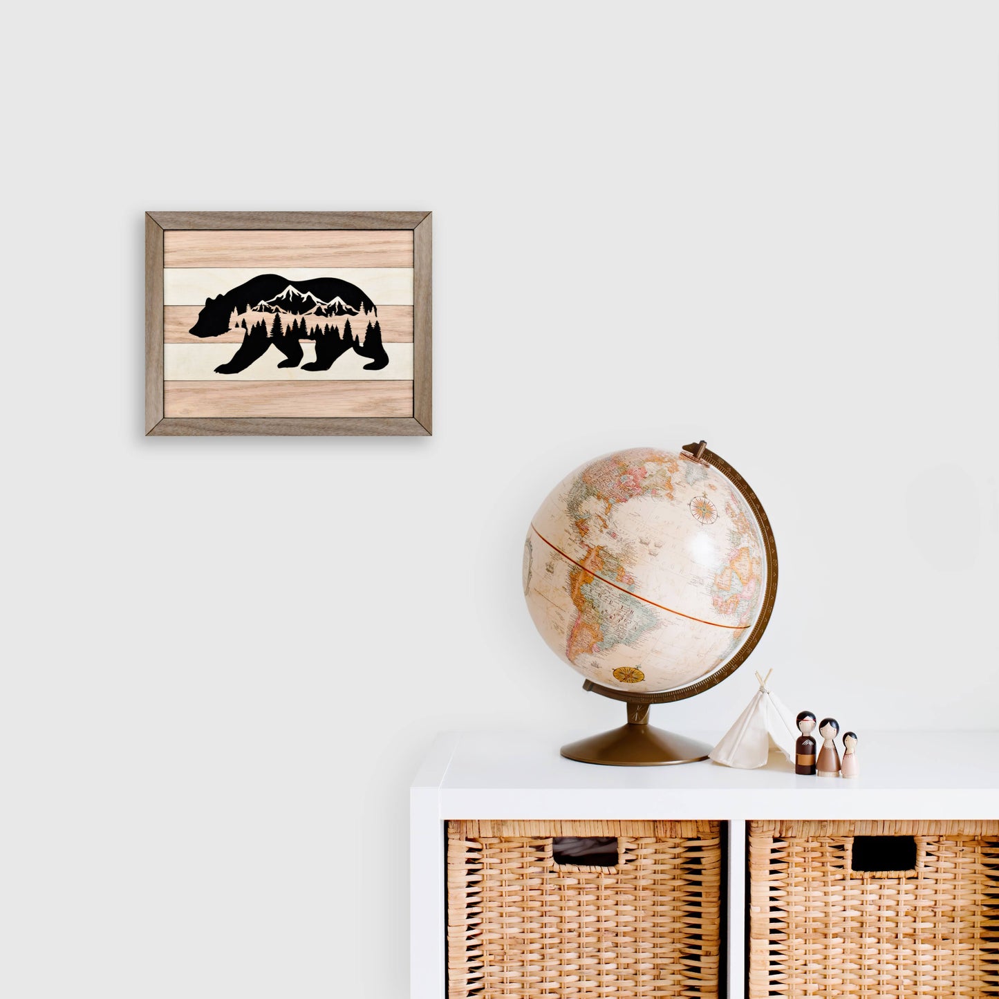 Alternating Wood Strips Bear and Mountains Sign